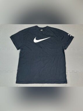 Nike Logo T-shirt Women’s L Black Loose Fit